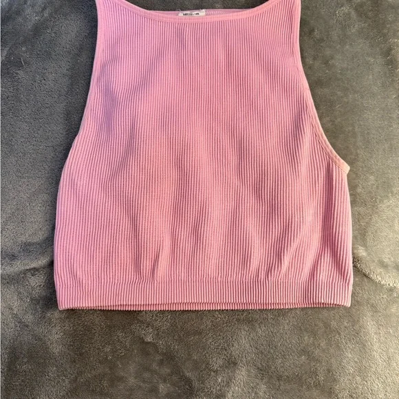 Pink Ribbed Crop Top - Picture 2 of 4